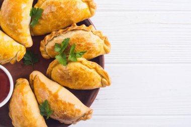 Soslu Latin Amerika pişmiş sığır empanadas