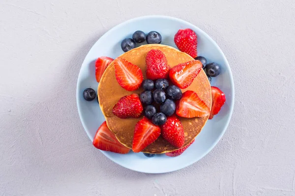 Tasty pancakes with blueberry and strawberry — Stock Photo, Image