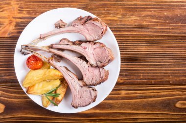 Patatesli ızgara kuzu rafı 