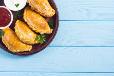 Soslu Latin Amerika pişmiş sığır empanadas