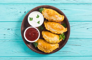 Soslu Latin Amerika pişmiş sığır empanadas