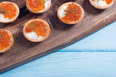 Kırmızı havyar ile Tartalet