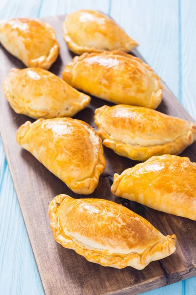 Latin American baked beef empanadas with sauce — Stock Photo, Image