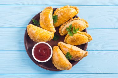 Soslu Latin Amerika pişmiş sığır empanadas