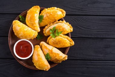 Soslu Latin Amerika pişmiş sığır empanadas