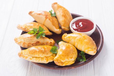 Soslu Latin Amerika pişmiş sığır empanadas
