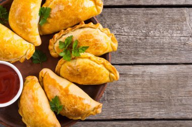 Soslu Latin Amerika pişmiş sığır empanadas