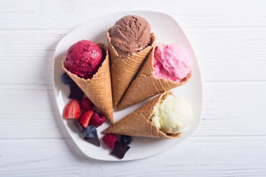 dondurma waffle koniler 