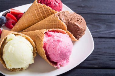 dondurma waffle koniler 