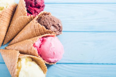 dondurma waffle koniler 