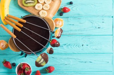 Çikolata fondü whith meyve ve çilek