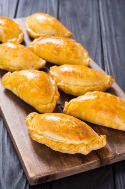 Soslu Latin Amerika pişmiş sığır empanadas