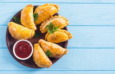 Soslu Latin Amerika pişmiş sığır empanadas