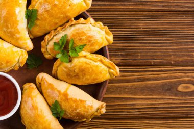 Soslu Latin Amerika pişmiş sığır empanadas