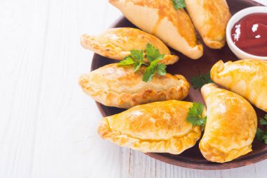 Soslu Latin Amerika pişmiş sığır empanadas