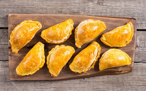 Latin American baked beef empanadas with sauce — Stock Photo, Image