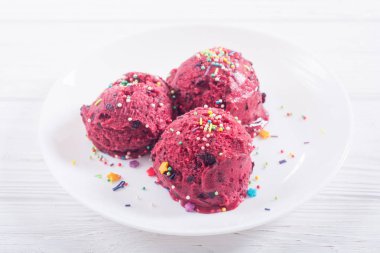 Çilek Dondurma topları 