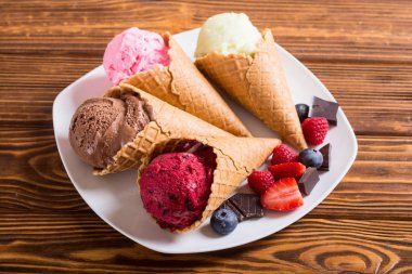 dondurma waffle koniler 