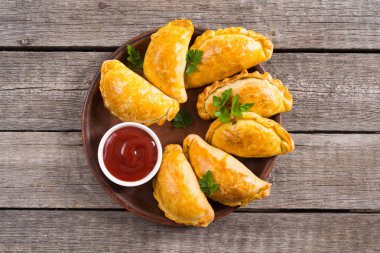 Soslu Latin Amerika pişmiş sığır empanadas