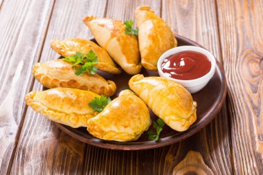 Soslu Latin Amerika pişmiş sığır empanadas