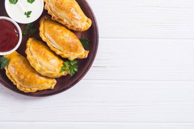 Soslu Latin Amerika pişmiş sığır empanadas