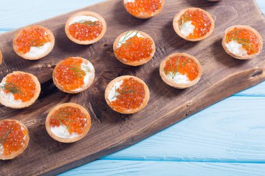 Kırmızı havyar ile Tartalet