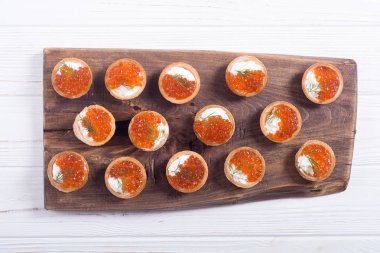 Kırmızı havyar ile Tartalet