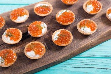 Kırmızı havyar ile Tartalet