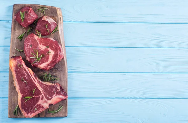 Verscheidenheid aan rauw rundvlees steak — Stockfoto