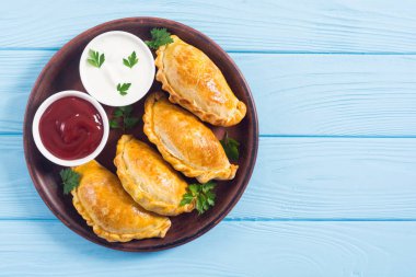 Soslu Latin Amerika pişmiş sığır empanadas