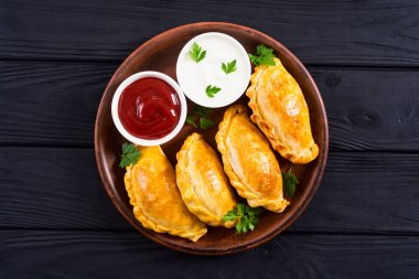 Soslu Latin Amerika pişmiş sığır empanadas