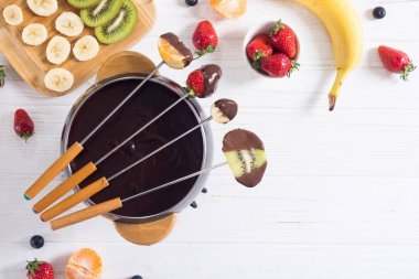 Çikolata fondü whith meyve ve çilek