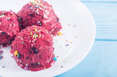 Çilek Dondurma topları 