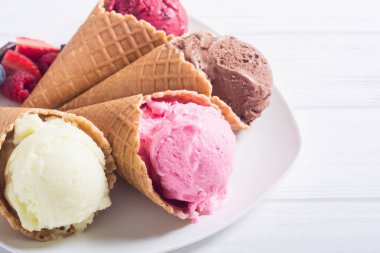 dondurma waffle koniler 