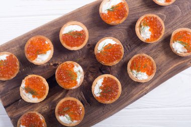 Kırmızı havyar ile Tartalet