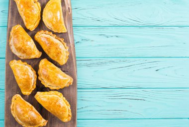 Soslu Latin Amerika pişmiş sığır empanadas