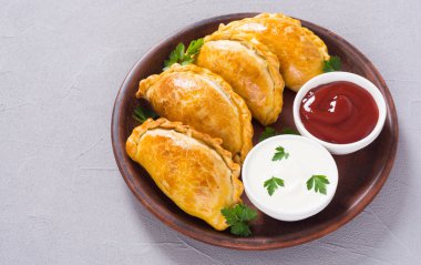 Soslu Latin Amerika pişmiş sığır empanadas
