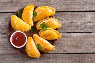 Soslu Latin Amerika pişmiş sığır empanadas