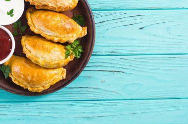 Soslu Latin Amerika pişmiş sığır empanadas