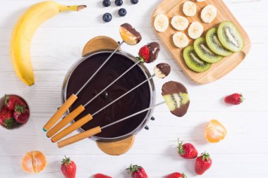 Çikolata fondü whith meyve ve çilek