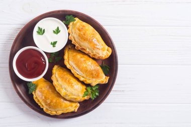 Soslu Latin Amerika pişmiş sığır empanadas