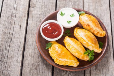 Soslu Latin Amerika pişmiş sığır empanadas