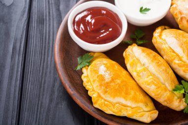 Soslu Latin Amerika pişmiş sığır empanadas