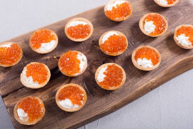 Kırmızı havyar ile Tartalet