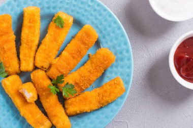 Kızarmış balık çubukları (parmak) veya tavuk külçesi