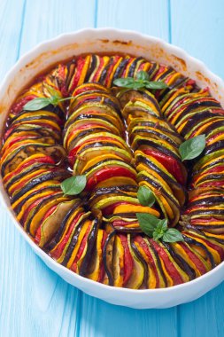 Geleneksel Fransız pişmiş provencal sebze yemeği - Ratatouille