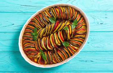 Geleneksel Fransız pişmiş provencal sebze yemeği - Ratatouille