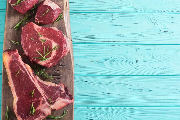 Verscheidenheid aan rauw rundvlees steak — Stockfoto