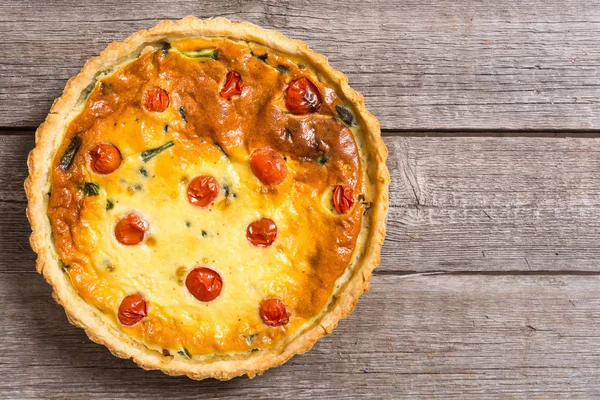 Espinacas Quiche lorraine con tomates — Foto de Stock