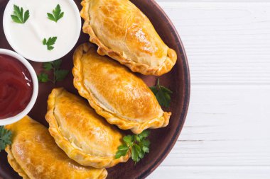 Soslu Latin Amerika pişmiş sığır empanadas
